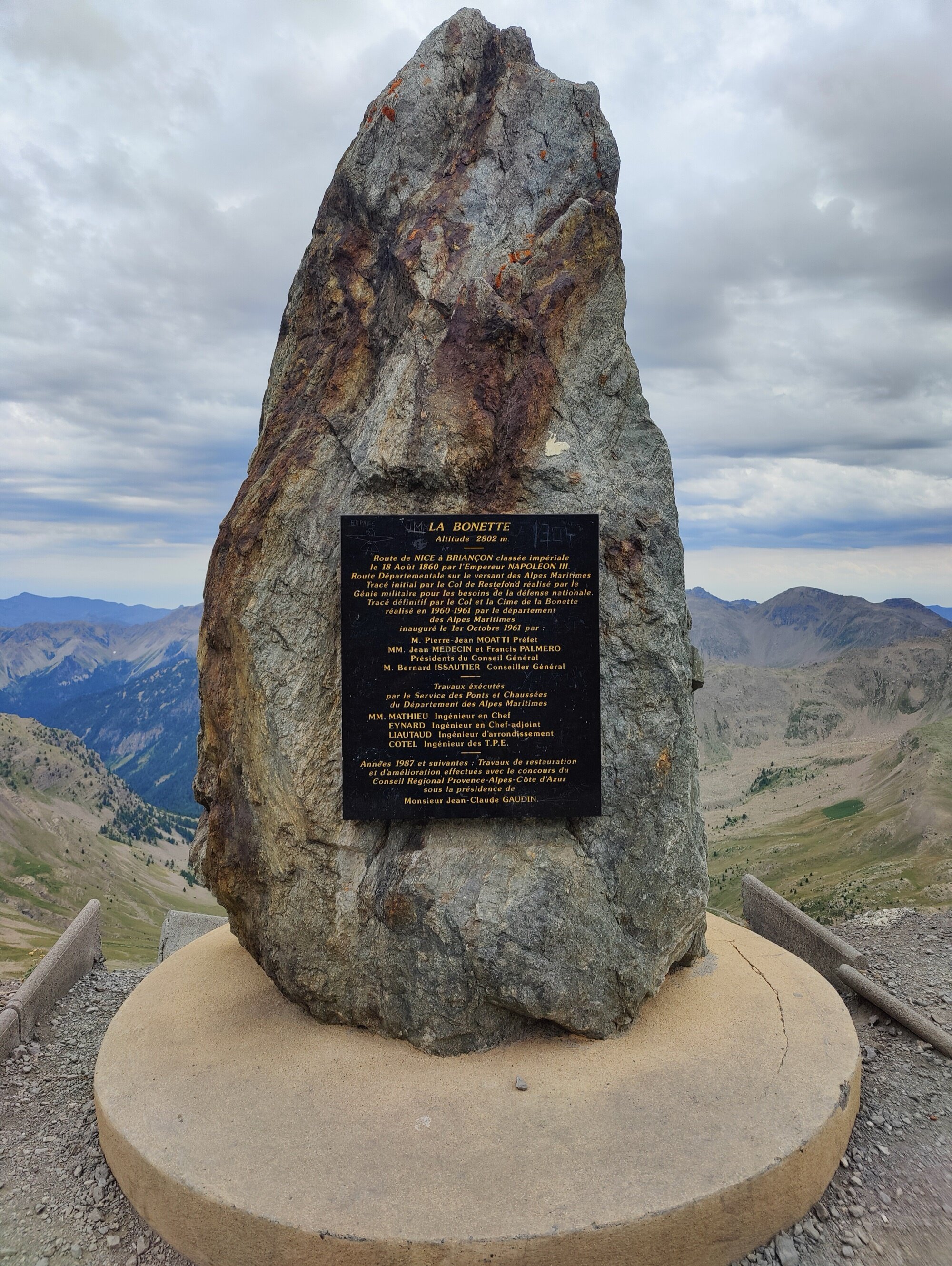 Le monument de La Bonette au point culminant du parcours — 2 802 m