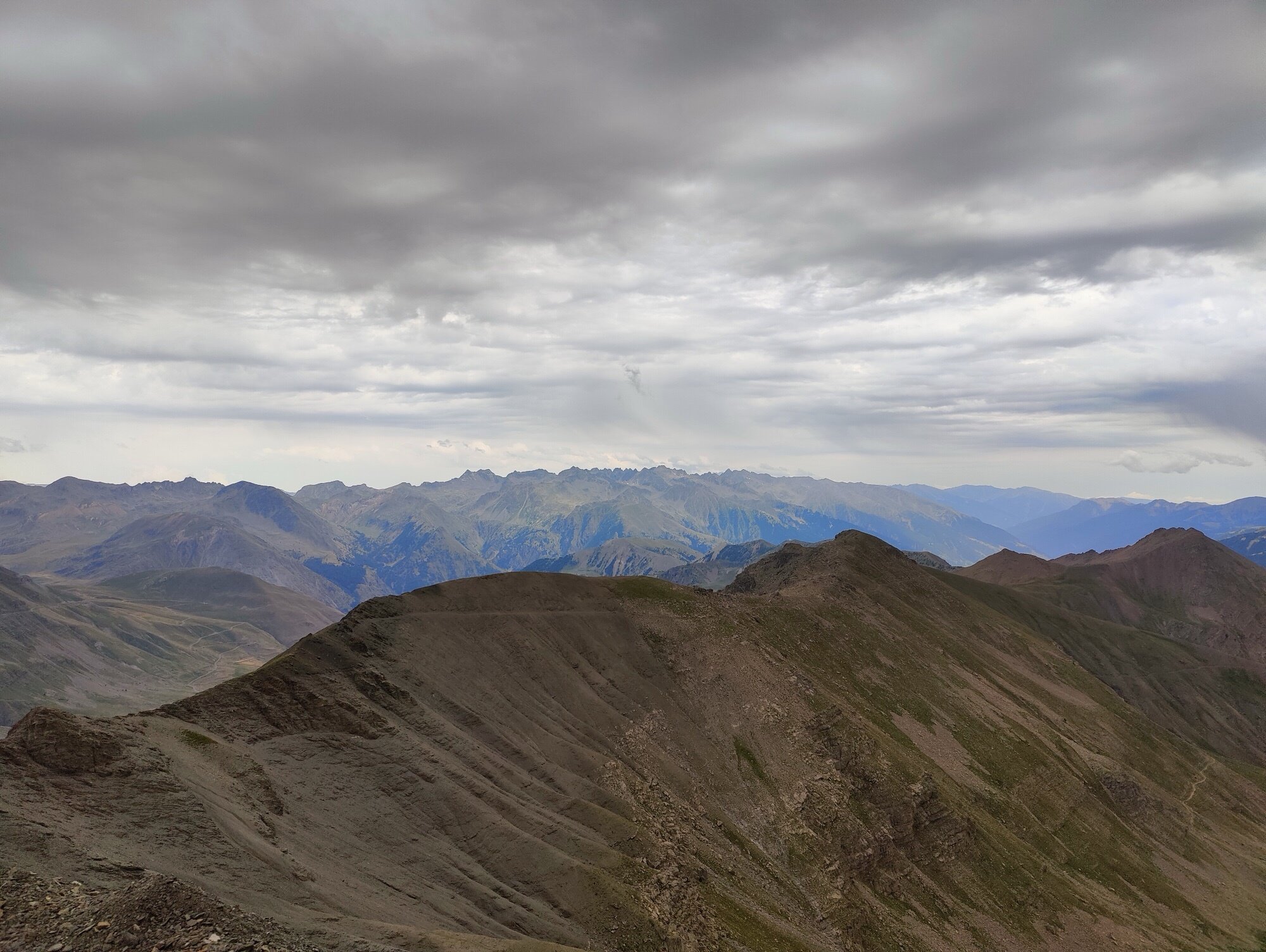 Vue depuis la crête de la Bonette avant la longue descente