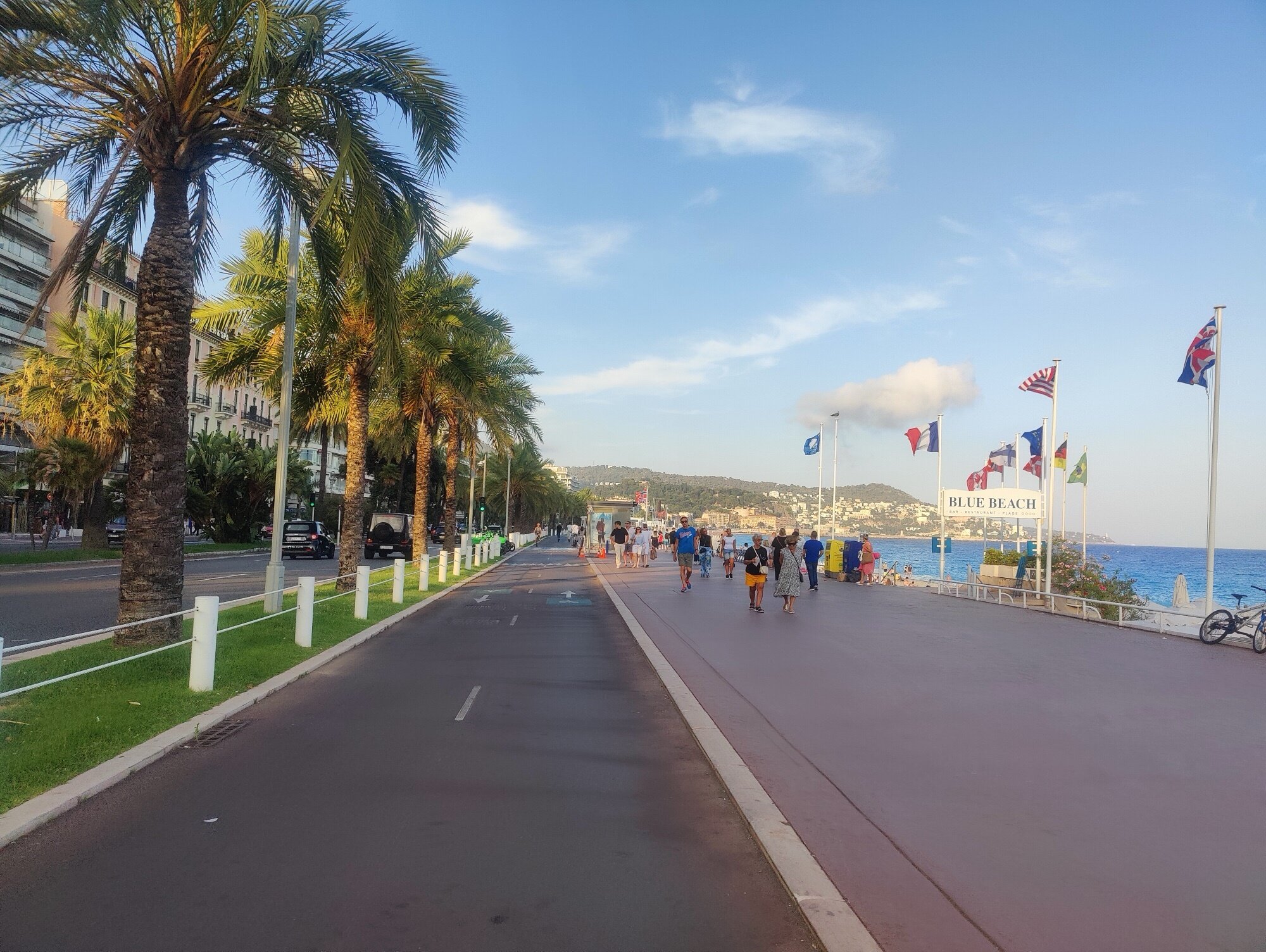 La Promenade des Anglais à Nice — enfin la Méditerranée