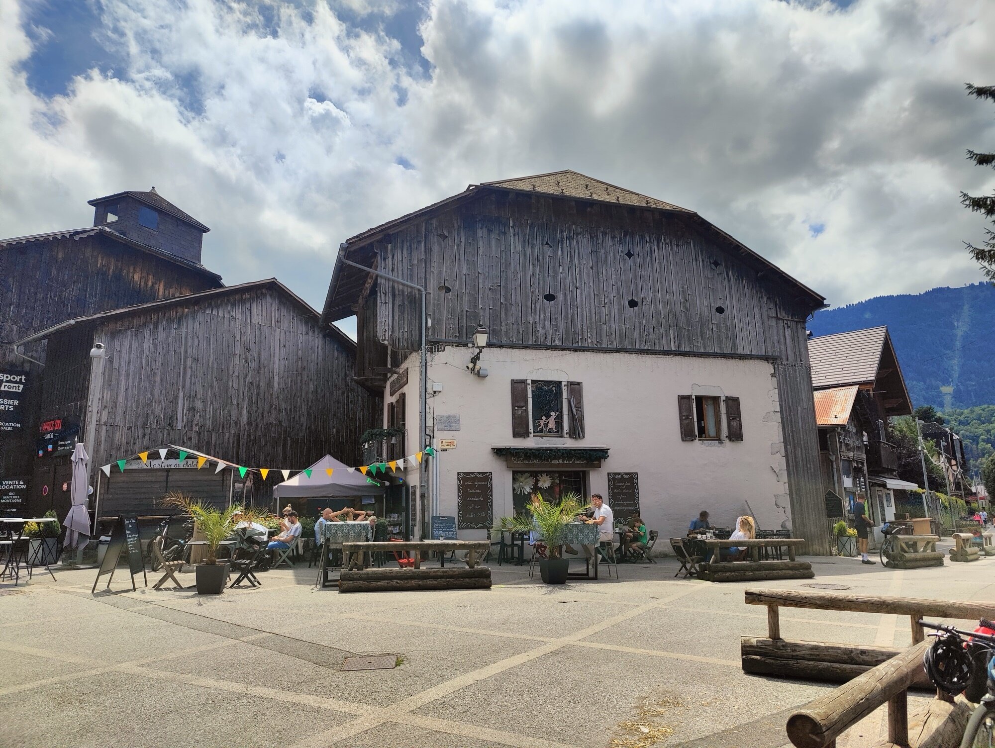 Pause déjeuner dans le centre de Samoëns