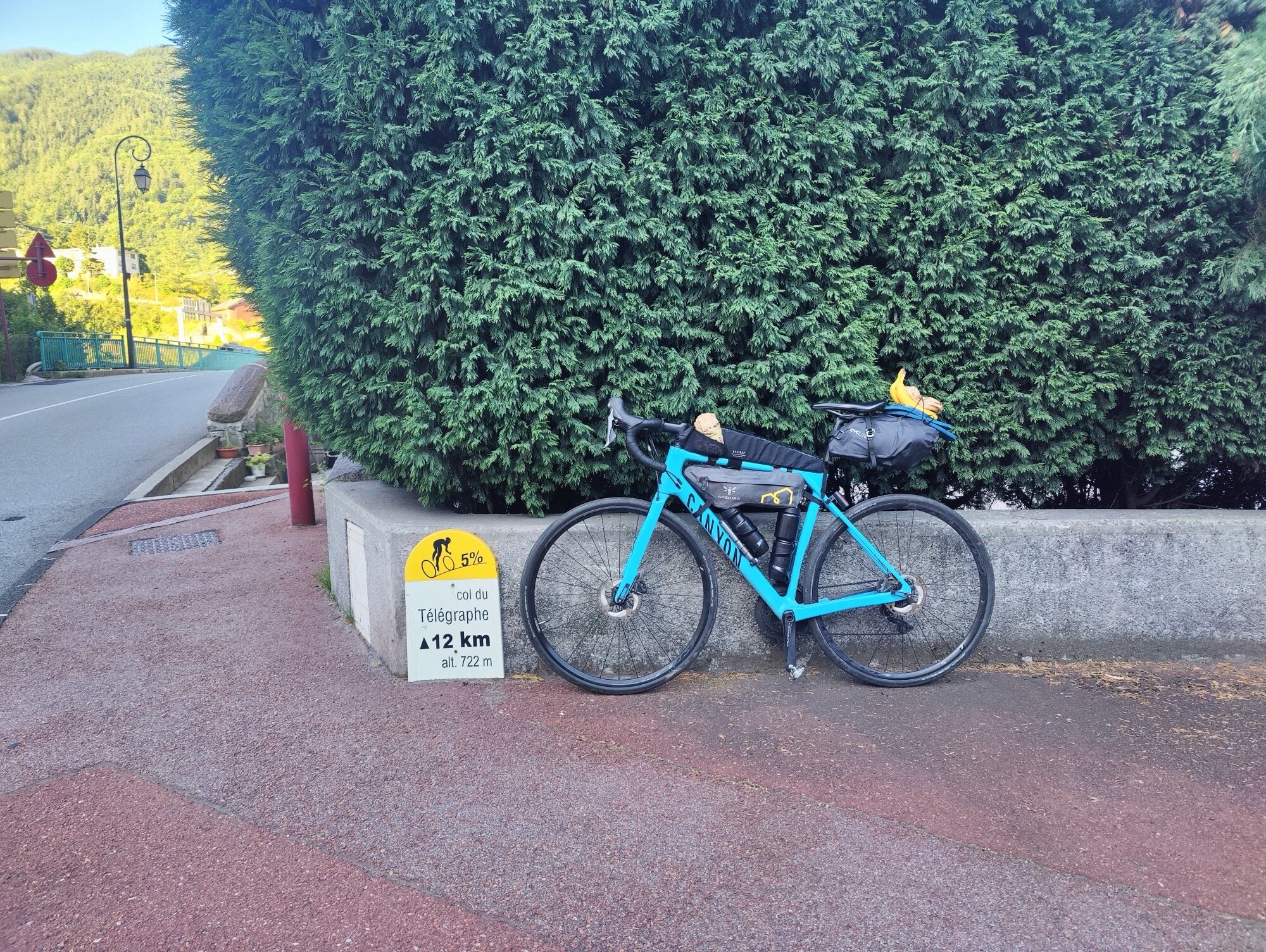 Le vélo au pied du Télégraphe — 12 km jusqu'au sommet